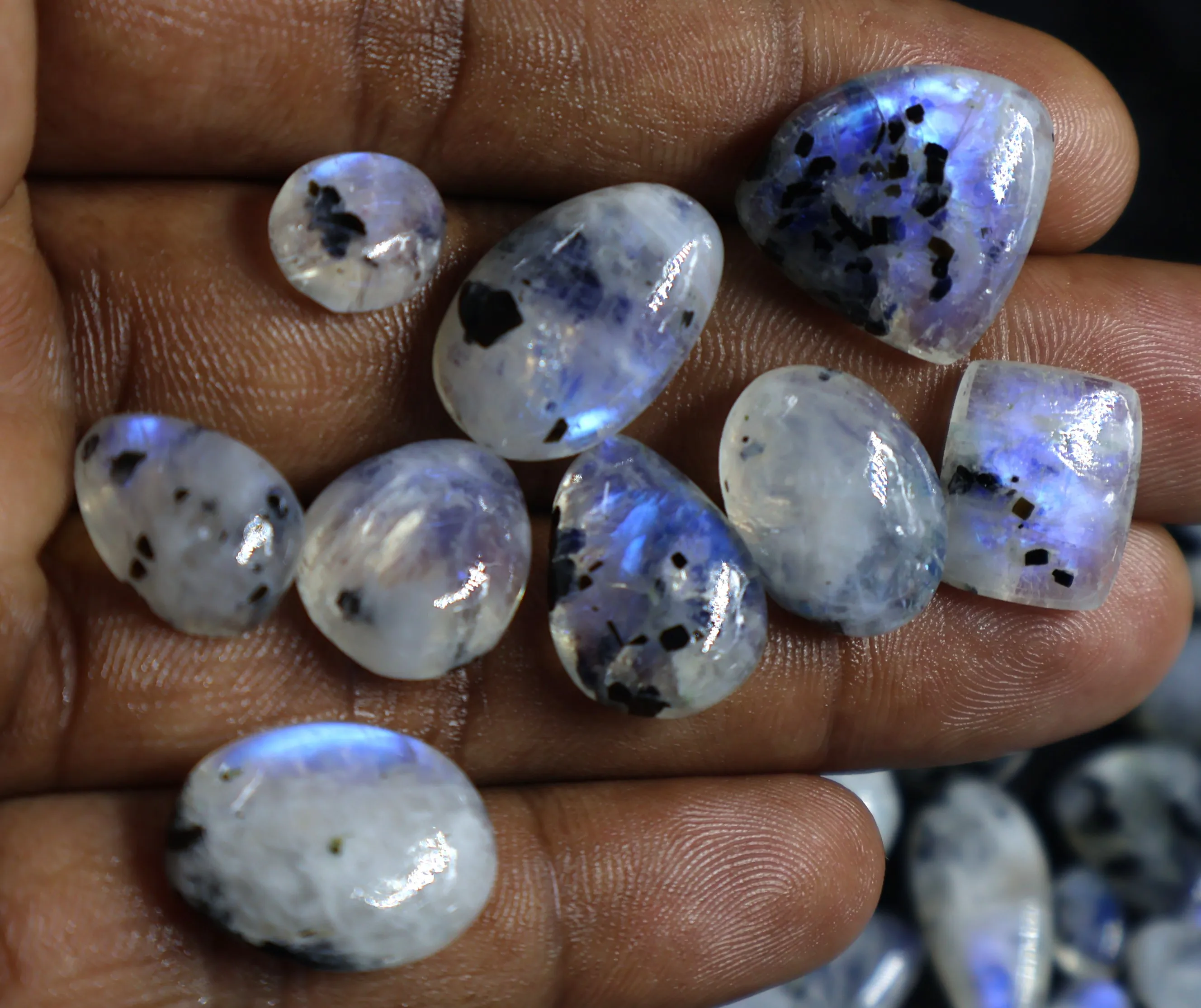 Pietra di Luna Arcobaleno (labradorite bianca) — Categoria AA - foto 1